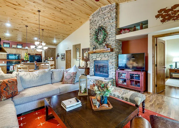 Top-rated Torreon Community! Deck & Forest Views! Holiday home